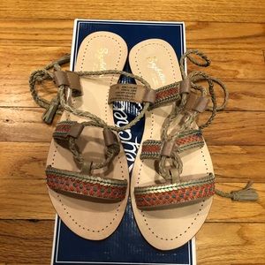 LIKE NEW Seychelles Revel Taupe Sandals